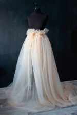 til najvišeg kvaliteta u boji svetlo bež sa sitnom mrežicom za haljine i suknje