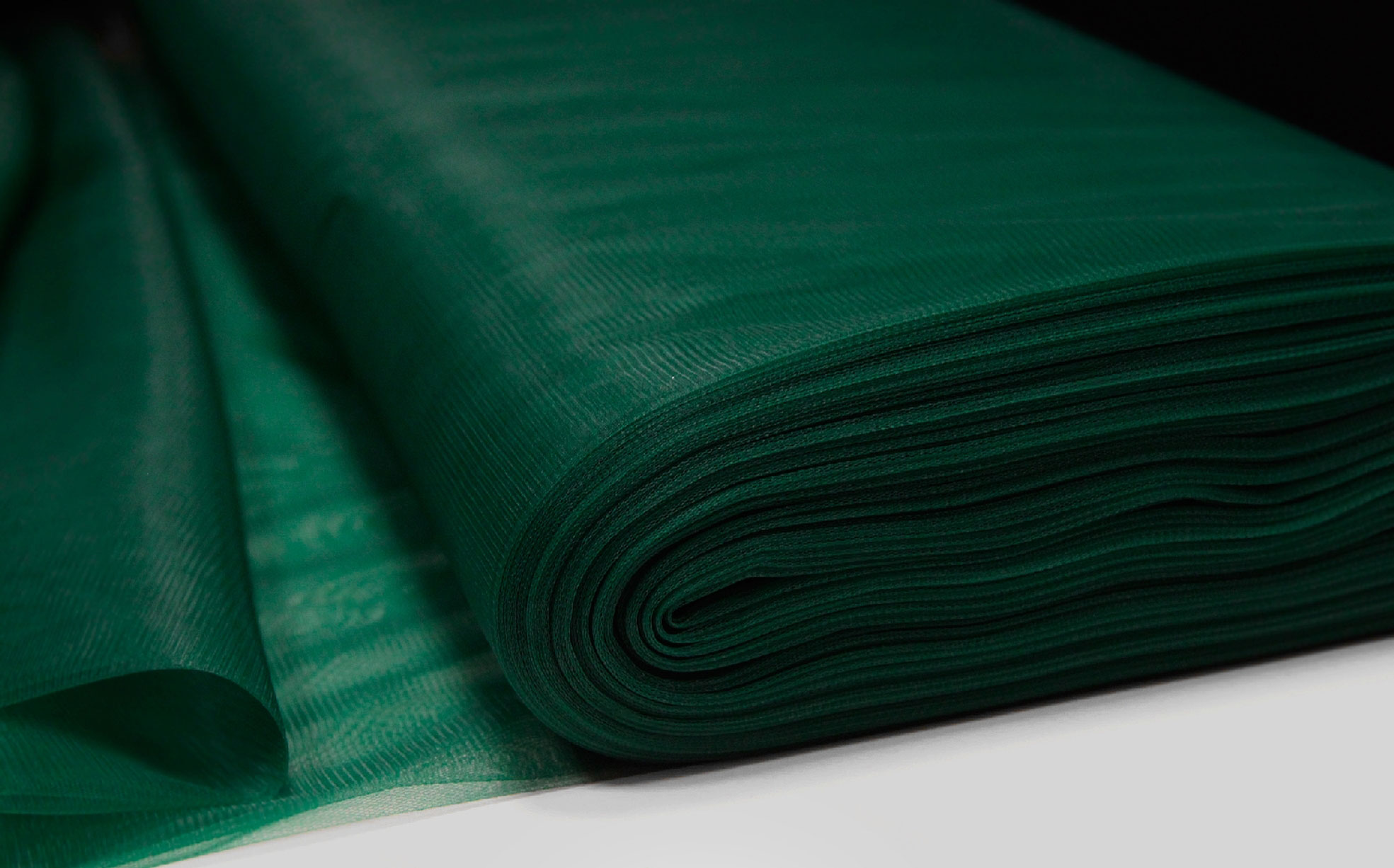 til-hayel-boja-tamno-zelena-1 til najvišeg kvaliteta u boji tamno zelena sa sitnom mrežicom za haljine i suknje